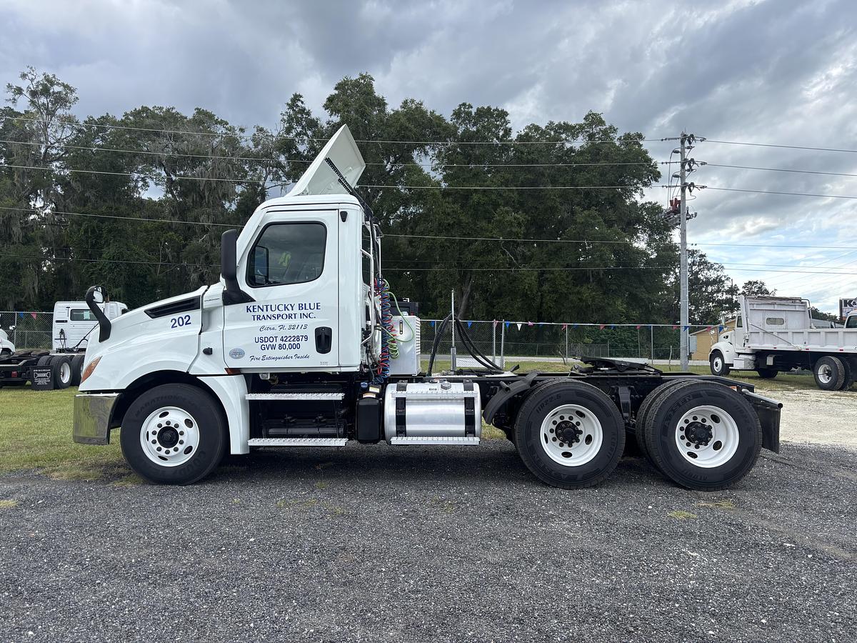 Used 2024 Freightliner Cascadia 126 Day Cab Truck #CONS