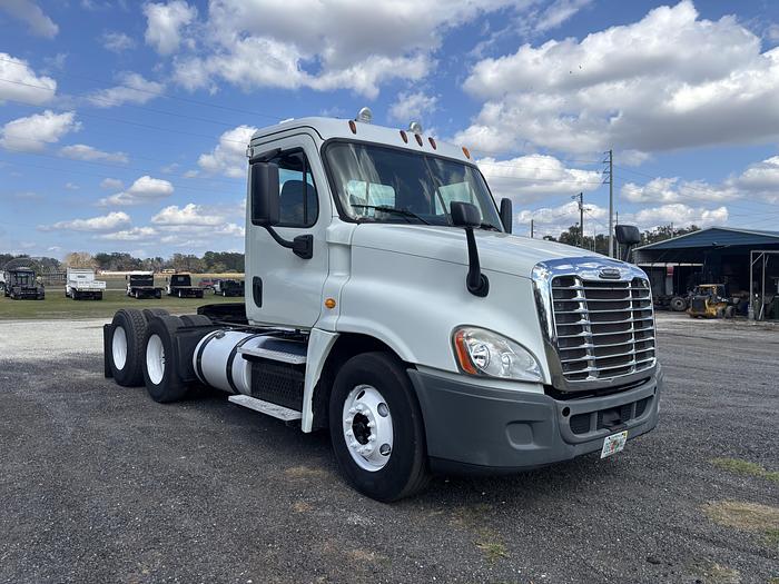 Used 2013 Freightliner Cascadia 125 Day Cab CONSIGNMENT