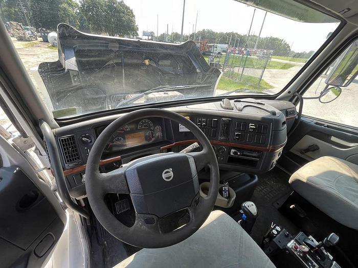 Used 2006 Volvo VHD Tri-Axle Dump Truck #5627