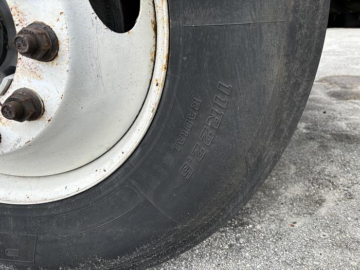 Used 2014 Freightliner Cascadia 125 Evolution Sleeper Truck (Consignment)