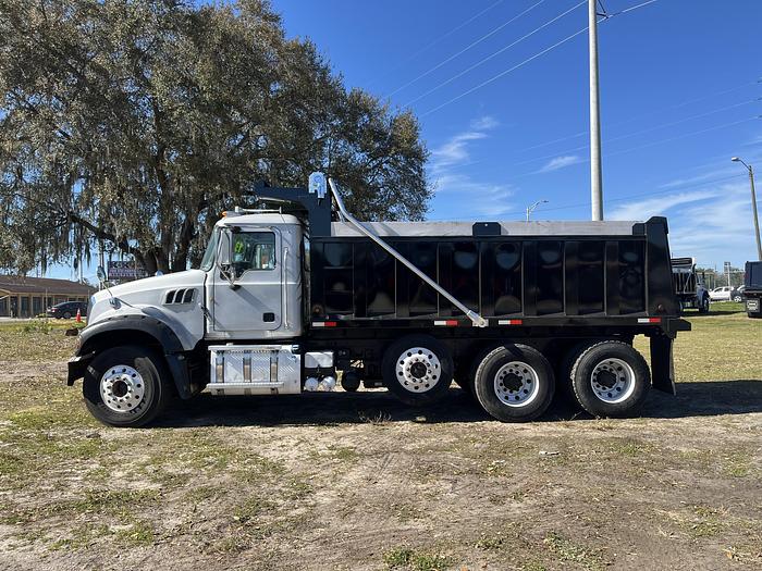 Used 2009 Mack GU813 Tri-Axle Dump Truck #5673