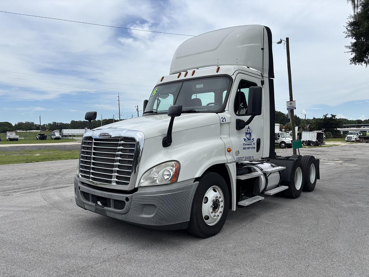 Used 2013 Freightliner Cascadia 125 Day Cab Truck #CONS