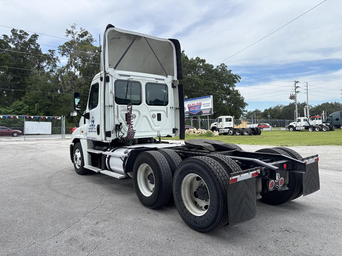 Used 2015 Freightliner Cascadia 125 Day Cab Truck #CONS