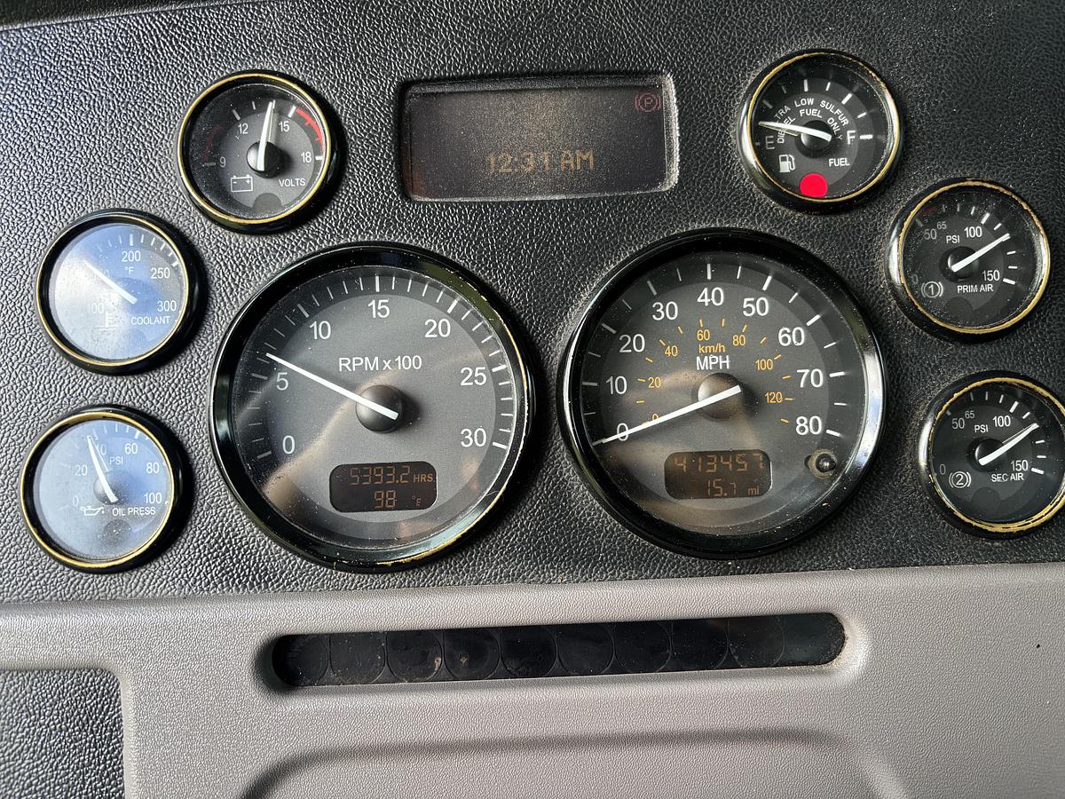 Used 2013 Peterbilt 365 Tandem-Axle Roll-Off Truck #5784