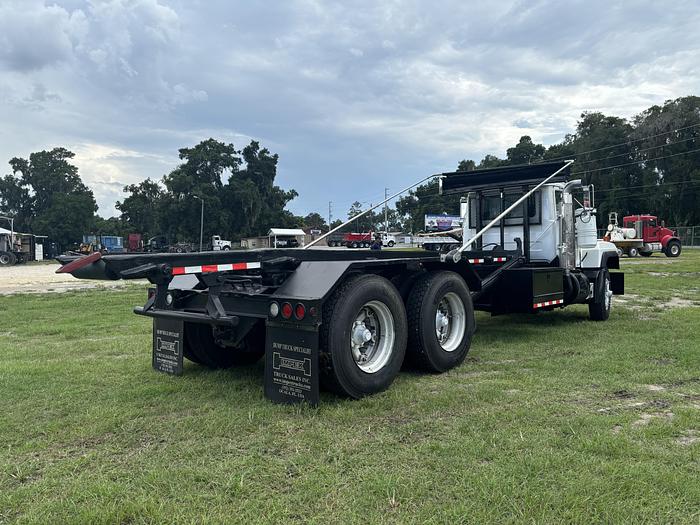 Used 2000 Mack RD688 Tandem-Axle Roll-Off Truck #5689