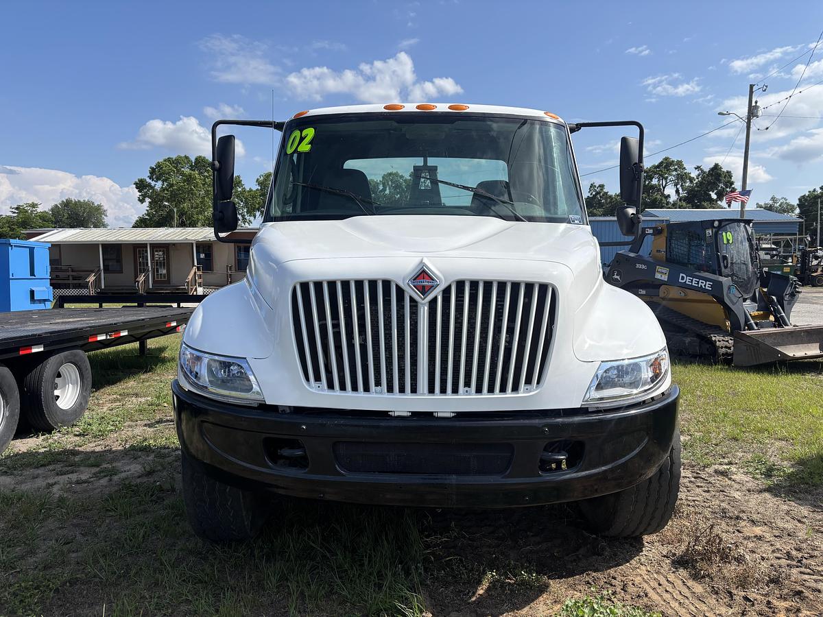 Used 2002 International  Durastar 4300 Single-Axle Hooklift Truck