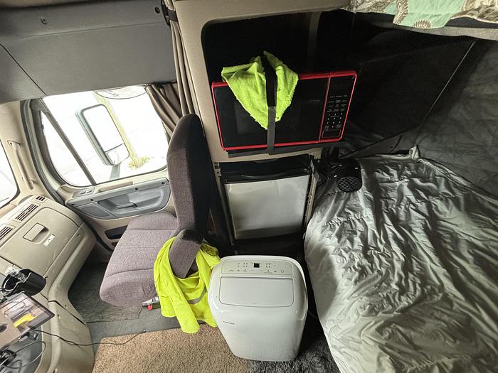 Used 2014 Freightliner Cascadia 125 Evolution Sleeper Truck (Consignment)