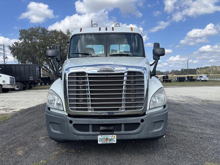 Used 2013 Freightliner Cascadia 125 Day Cab CONSIGNMENT