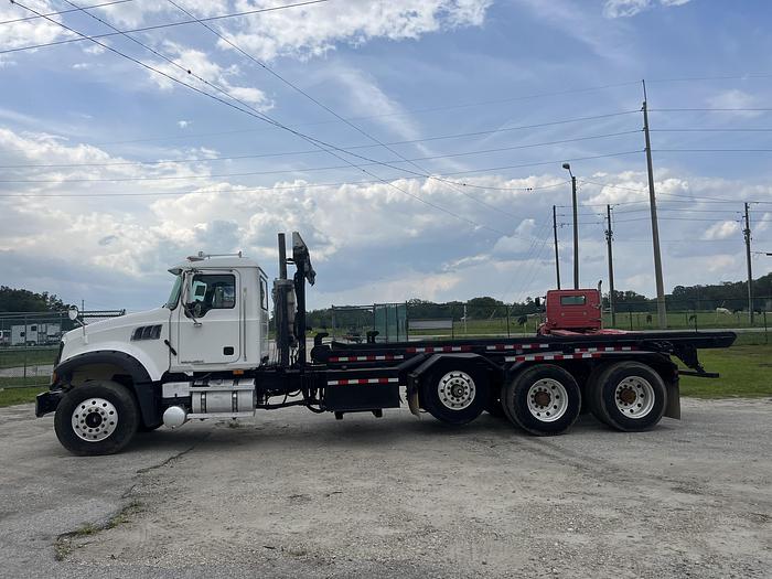 Used 2008 Mack GU713 Tri-Axle Roll-Off Truck