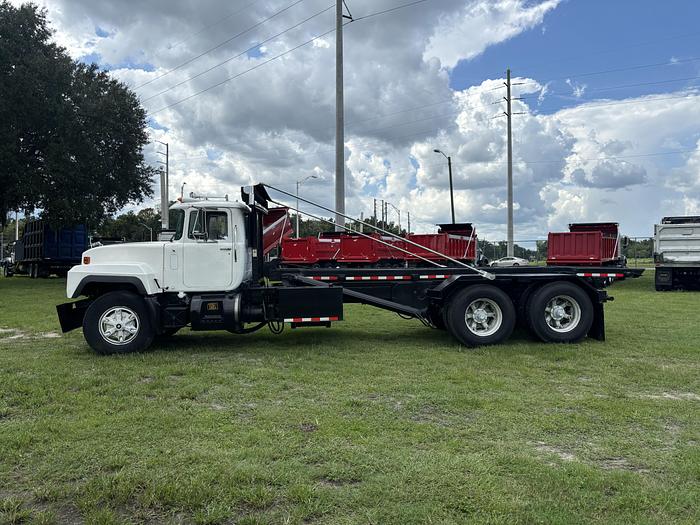Used 2000 Mack RD688 Tandem-Axle Roll-Off Truck #5689
