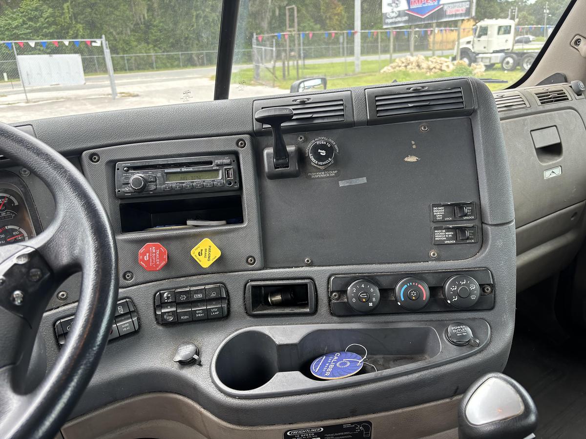 Used 2015 Freightliner Cascadia 125 Day Cab Truck #CONS