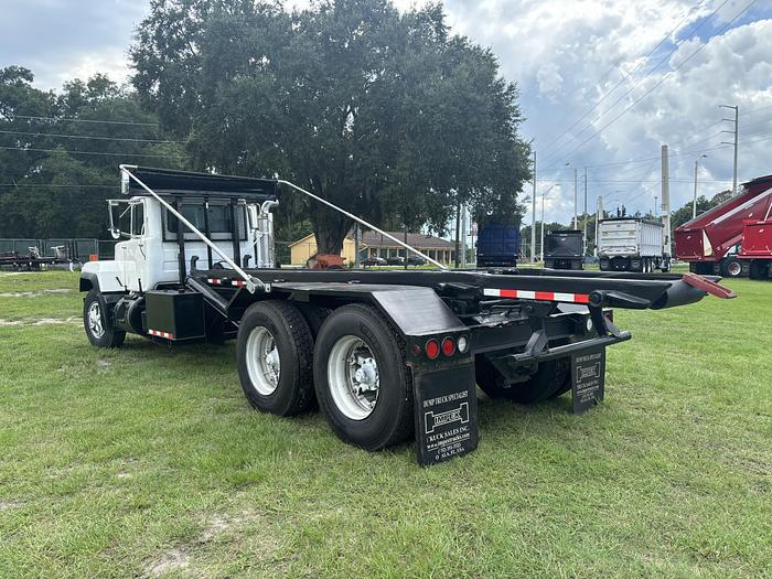 Used 2000 Mack RD688 Tandem-Axle Roll-Off Truck #5689