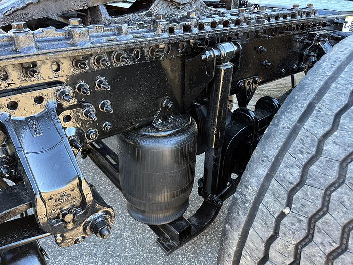 Used 2014 Mack Pinnacle CHU613 Day Cab Road Tractor