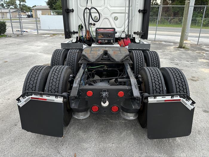 Used 2014 Freightliner Cascadia 125 Evolution Sleeper Truck (Consignment)