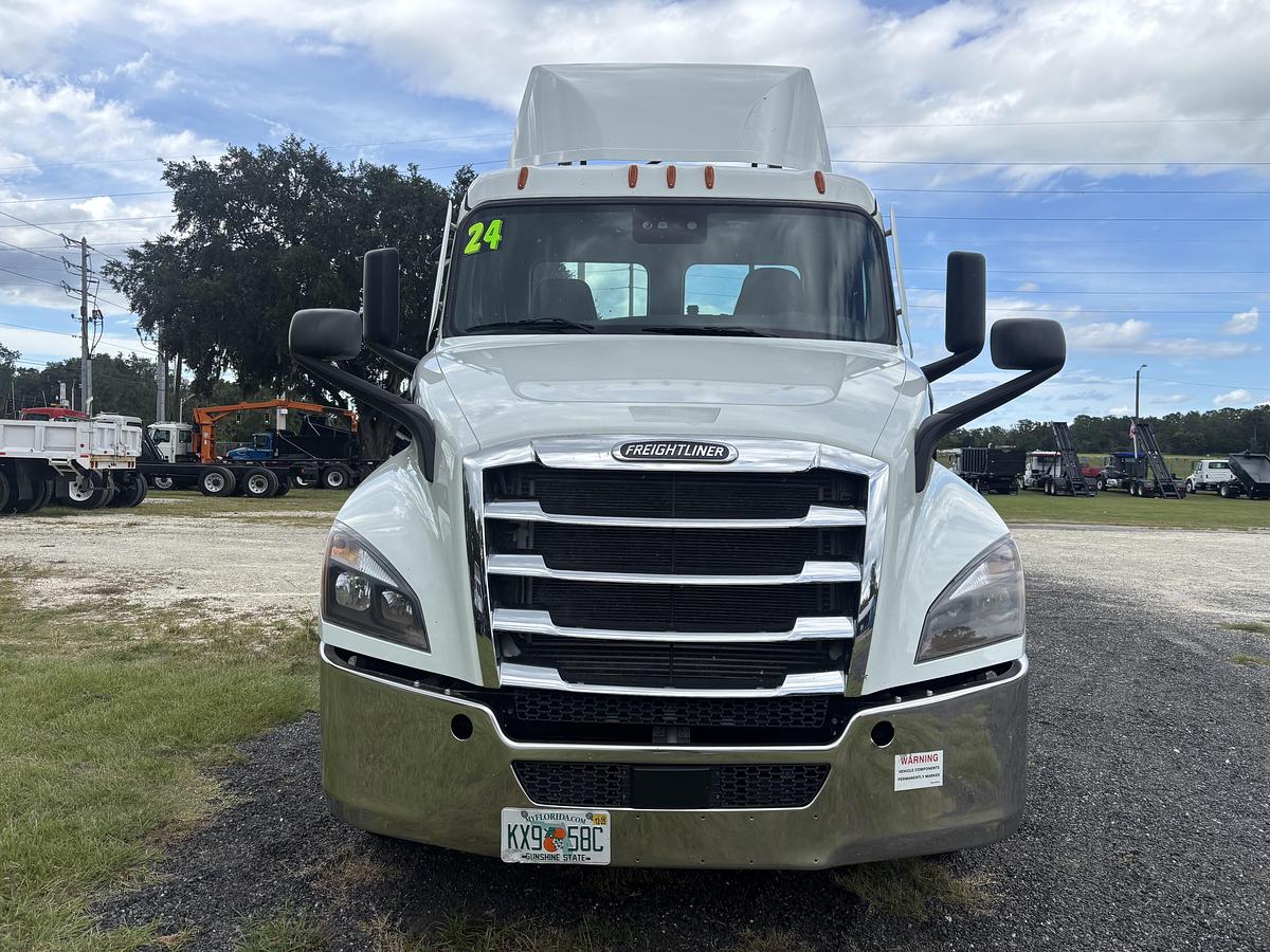 Used 2024 Freightliner Cascadia 126 Day Cab Truck #CONS