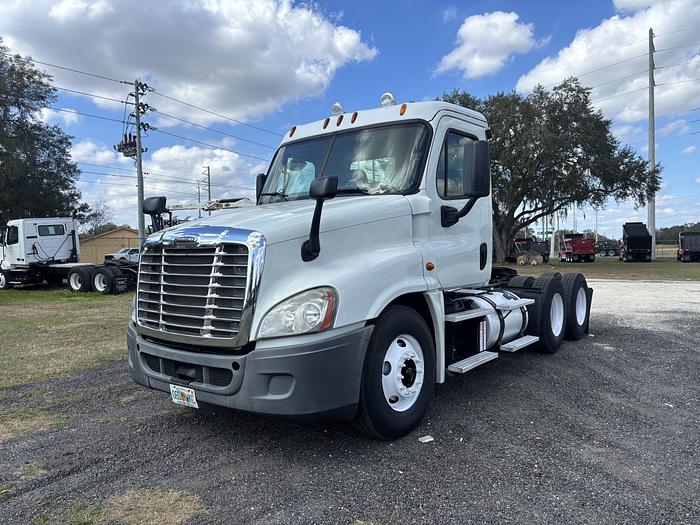 Used 2013 Freightliner Cascadia 125 Day Cab CONSIGNMENT