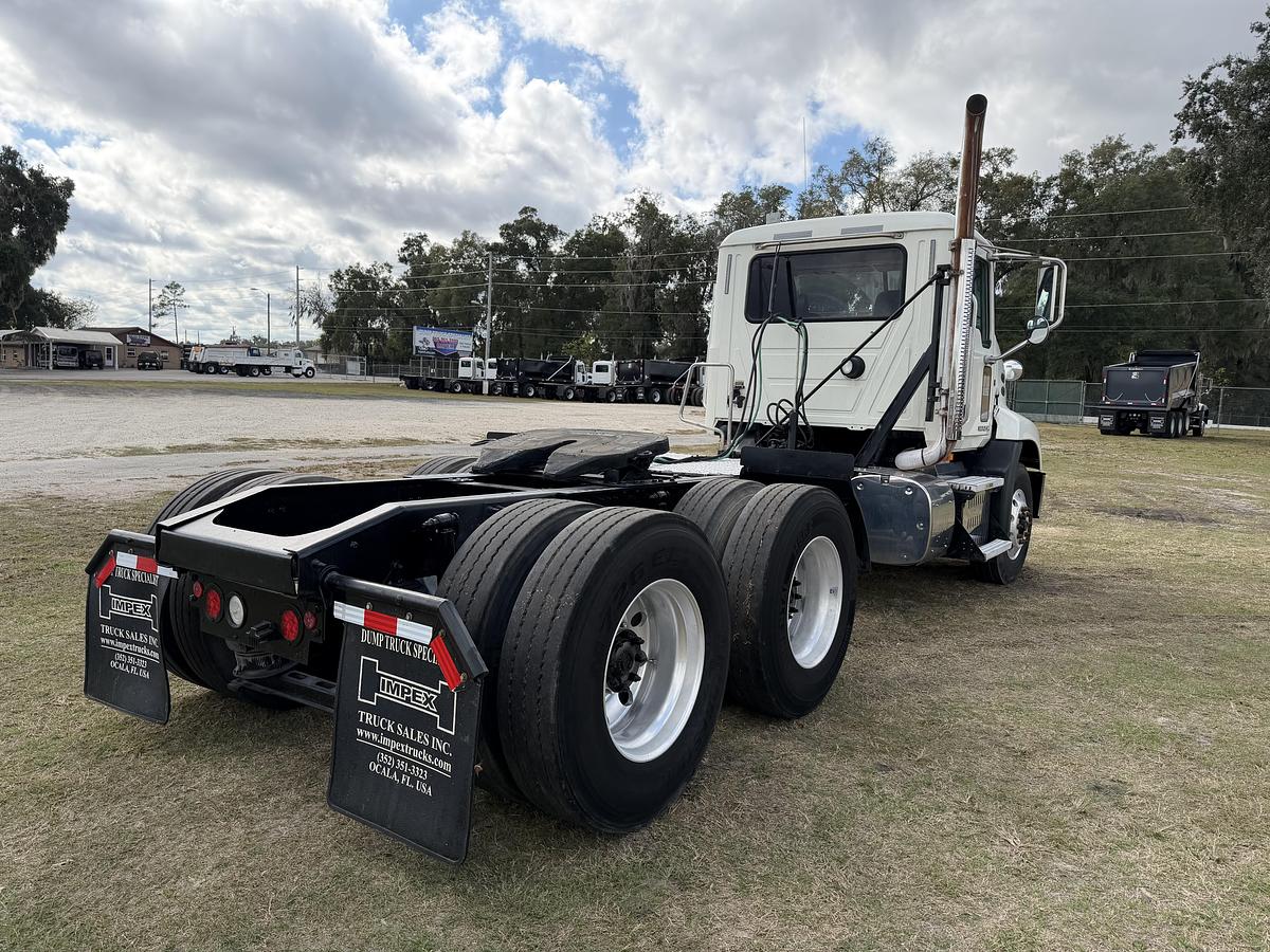 Used 2016 MACK Pinnacle CXU613 Day Cab Road Tractor