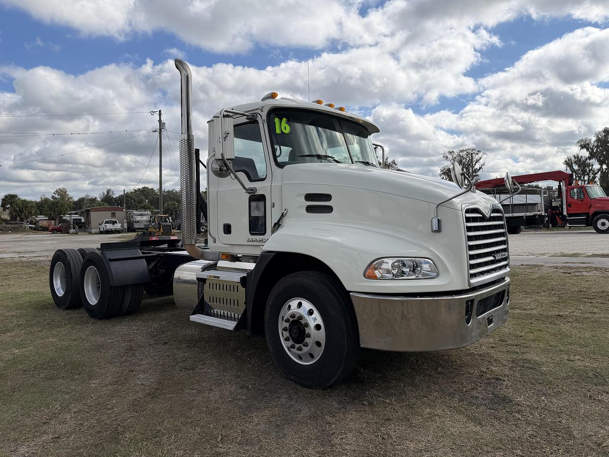 Used 2016 MACK Pinnacle CXU613 Day Cab Road Tractor