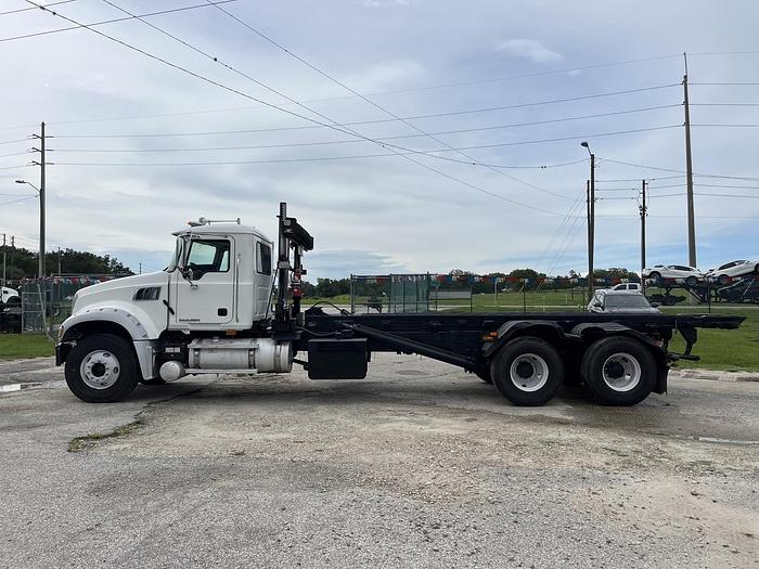 Used 2009 Mack GU713 Tandem-Axle Roll-Off Truck #5615