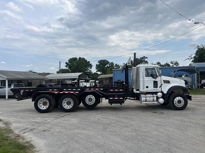 Used 2008 Mack GU713 Tri-Axle Roll-Off Truck