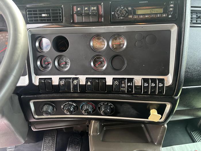 Used 2014 Kenworth T800 Tri-Axle Dump Truck