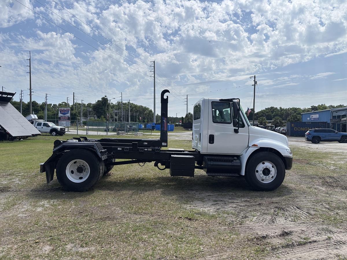 Used 2002 International  Durastar 4300 Single-Axle Hooklift Truck