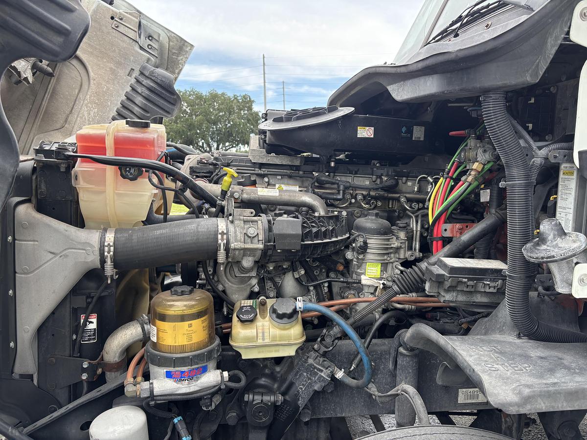 Used 2015 Freightliner Cascadia 125 Day Cab Truck #CONS