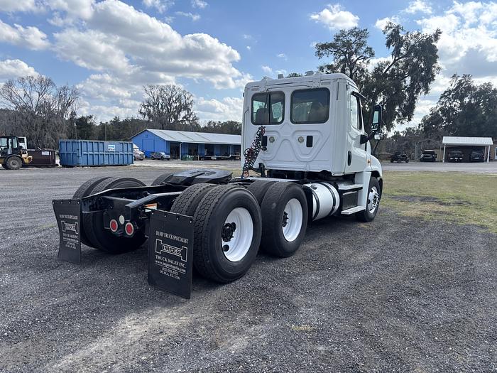 Used 2013 Freightliner Cascadia 125 Day Cab CONSIGNMENT