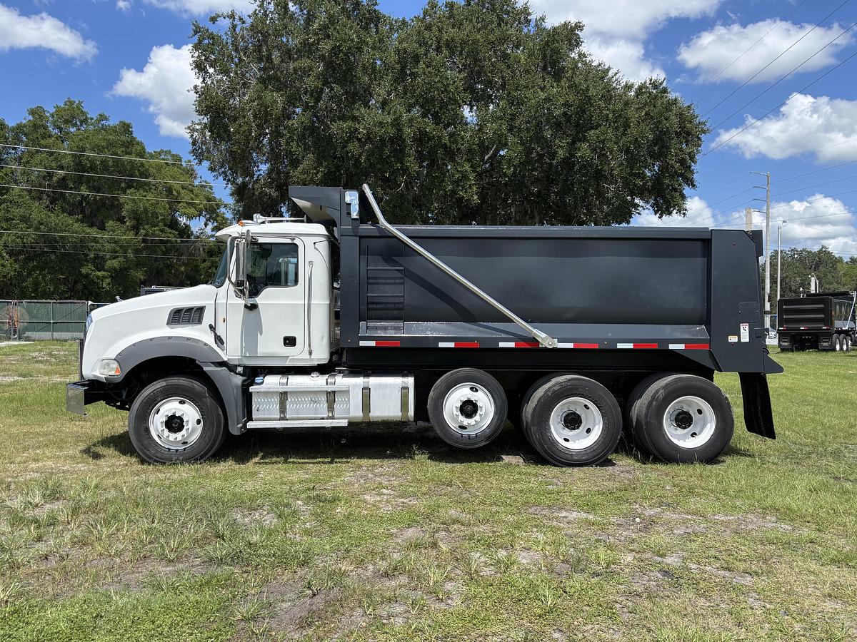 Used 2013 Kenworth T800 Tri-Axle Dump Truck
