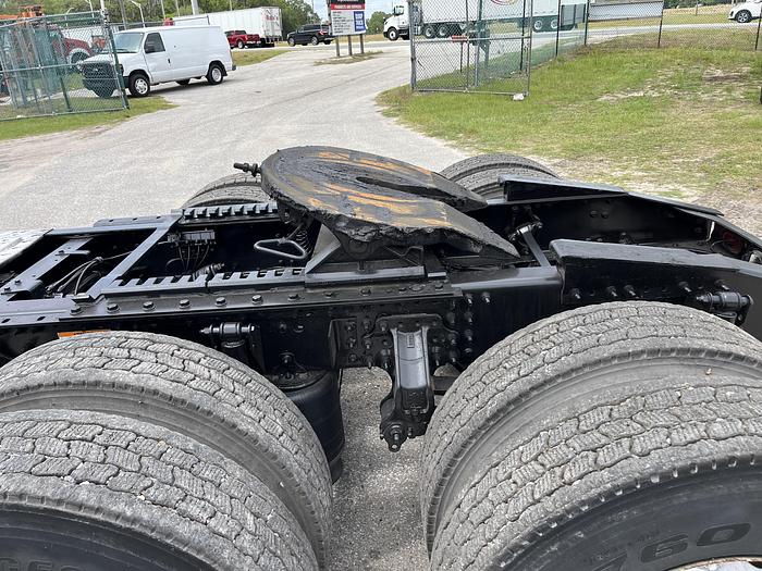 Used 2013 Mack Pinnacle CXU613 Day Cab Road Tractor
