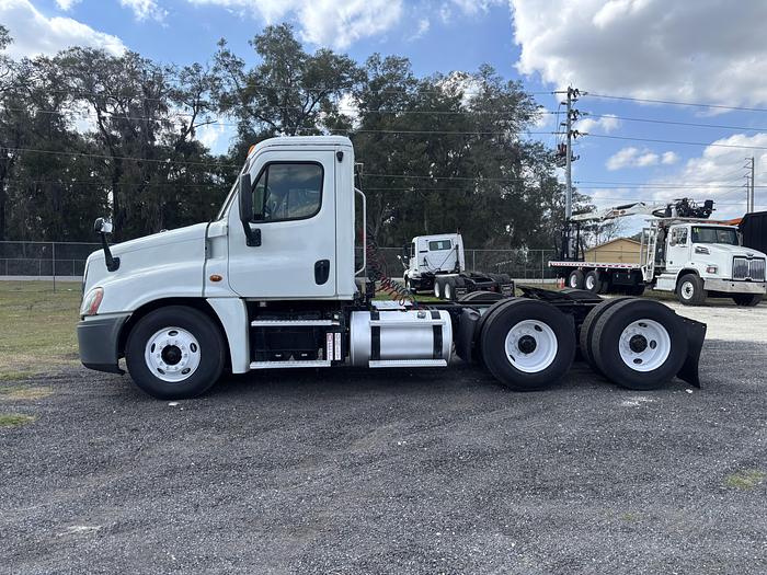 Used 2013 Freightliner Cascadia 125 Day Cab CONSIGNMENT