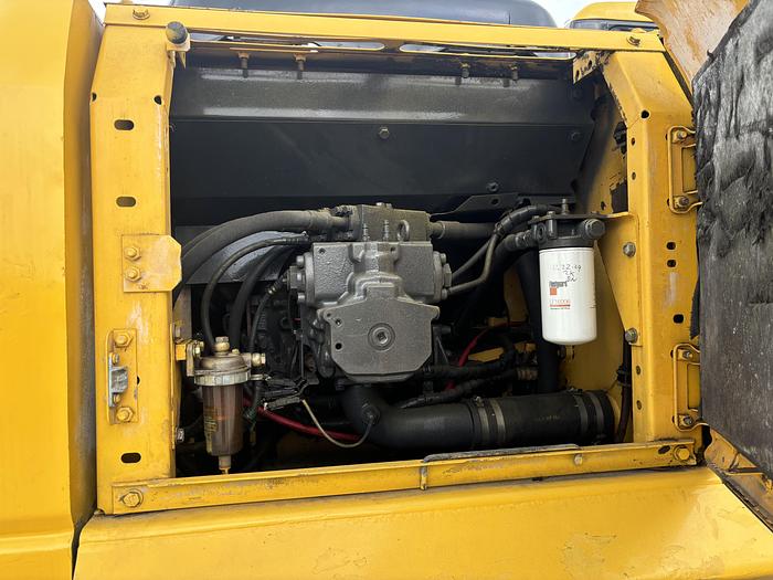 Used 2004 Komatu PC200LC-7 Excavator