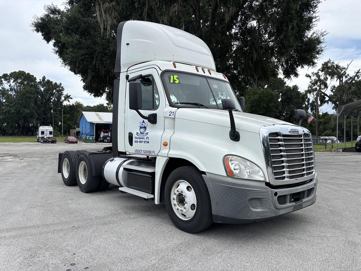 Used 2015 Freightliner Cascadia 125 Day Cab Truck #CONS