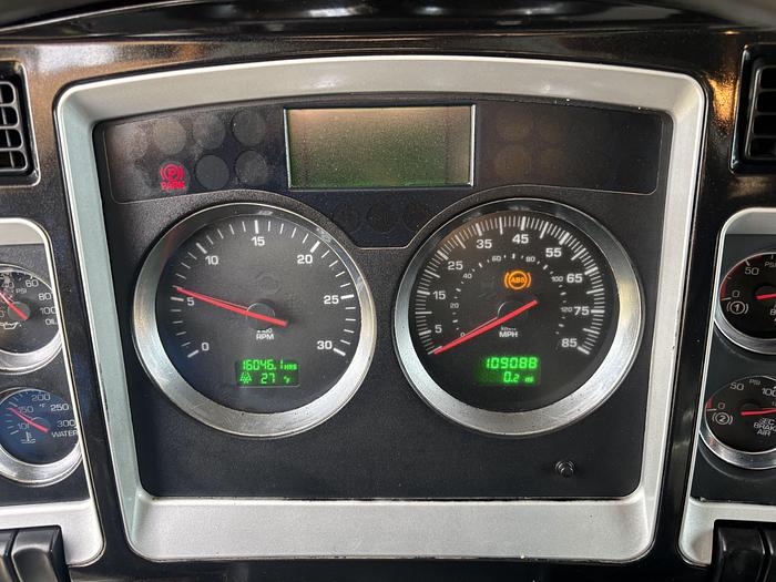 Used 2014 Kenworth T800 Tri-Axle Dump Truck