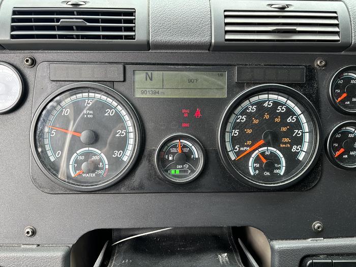 Used 2014 Freightliner Cascadia 125 Evolution Sleeper Truck (Consignment)