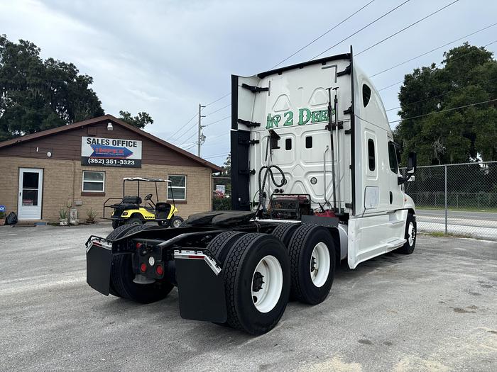 Used 2014 Freightliner Cascadia 125 Evolution Sleeper Truck