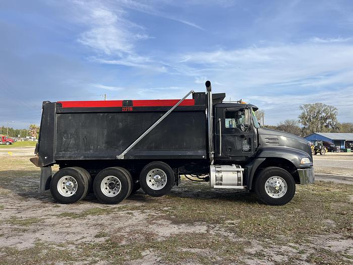 Used 2009 Mack GU813 Tri-Axle Dump Truck #5673