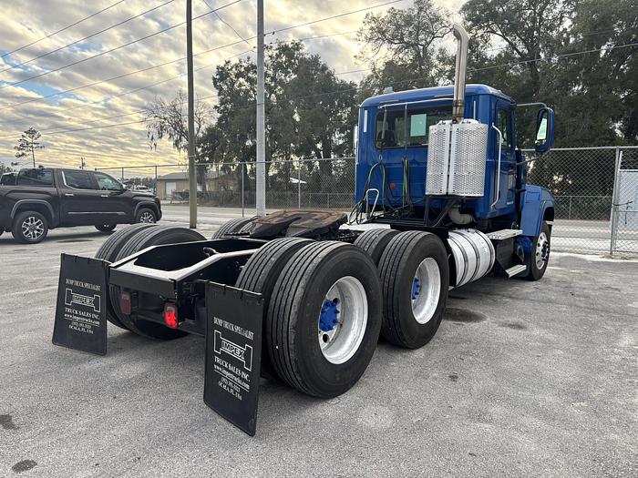 Used 2014 Mack Pinnacle CHU613 Day Cab Road Tractor #5643