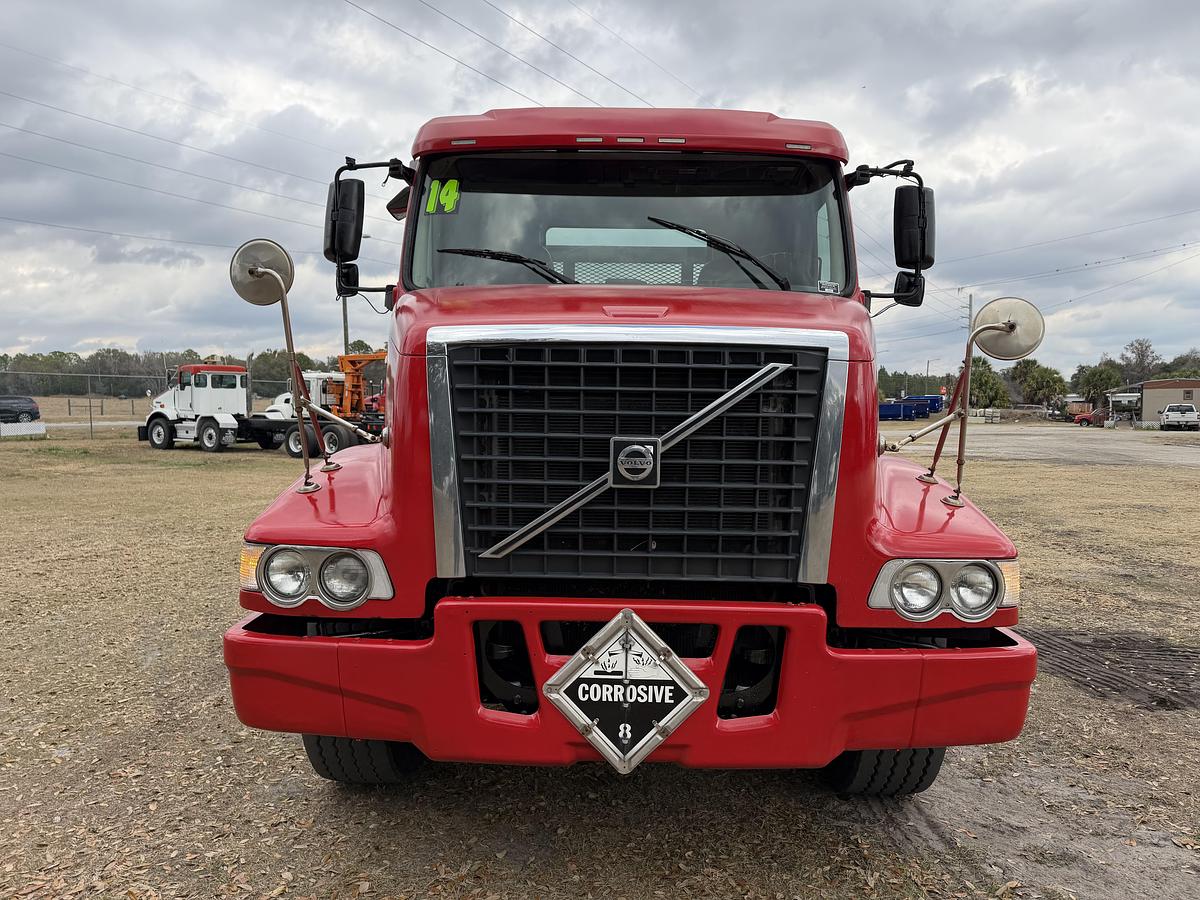 Used 2014 Volvo VHD #5800