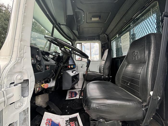 Used 2000 Mack RD688 Tandem-Axle Roll-Off Truck #5689