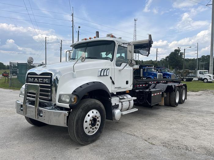 Used 2008 Mack GU713 Tri-Axle Roll-Off Truck