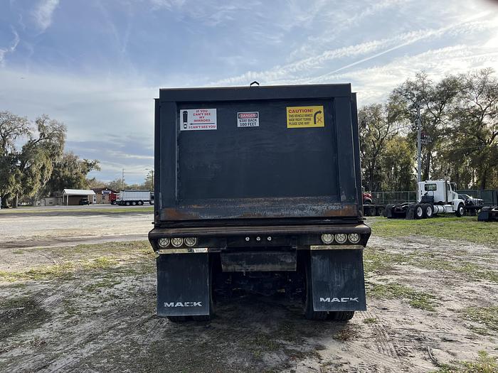 Used 2009 Mack GU813 Tri-Axle Dump Truck #5673