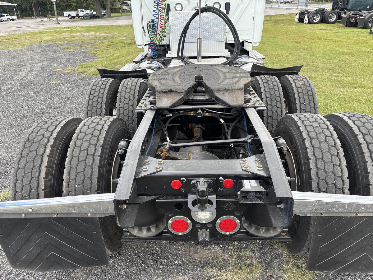 Used 2024 Freightliner Cascadia 126 Day Cab Truck #CONS