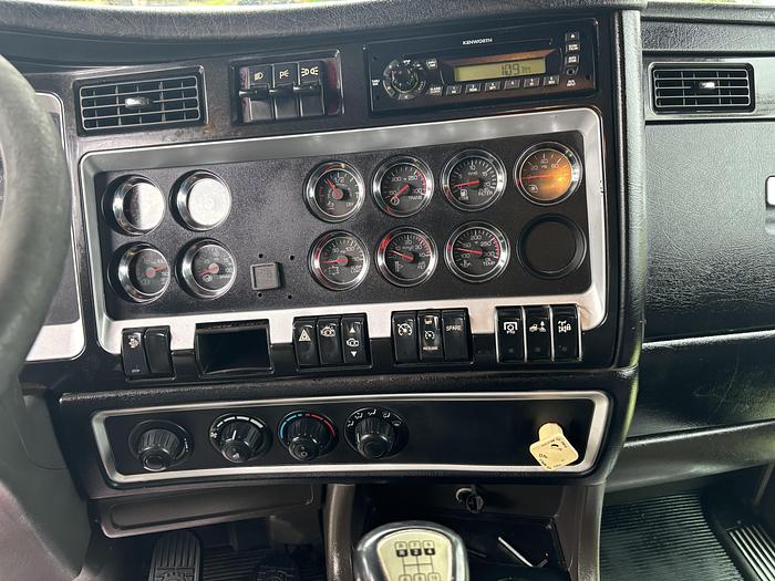 Used 2013 Kenworth T800 Tri-Axle Dump Truck