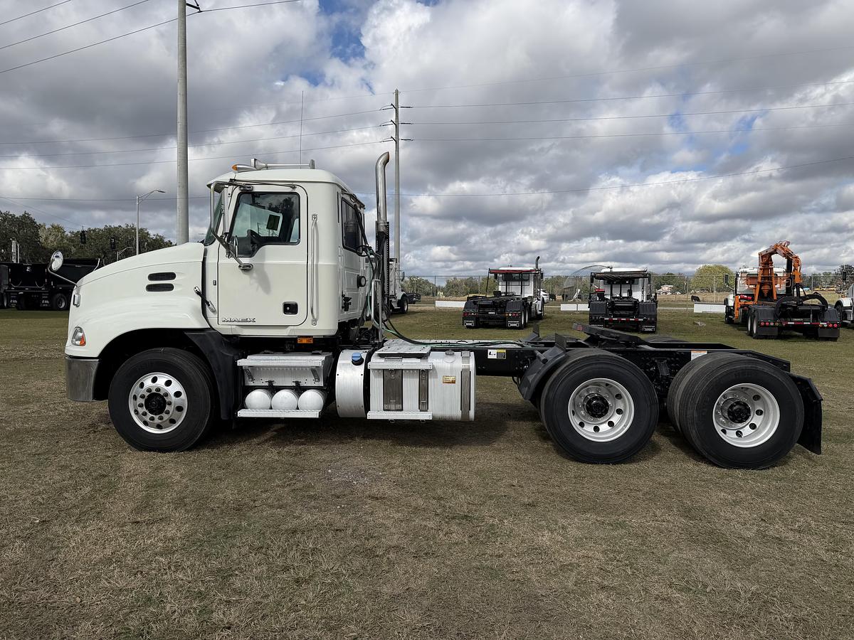 Used 2016 MACK Pinnacle CXU613 Day Cab Road Tractor