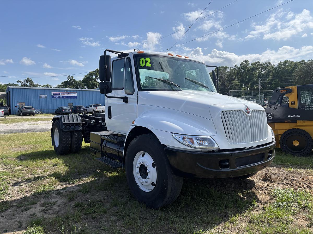 Used 2002 International  Durastar 4300 Single-Axle Hooklift Truck