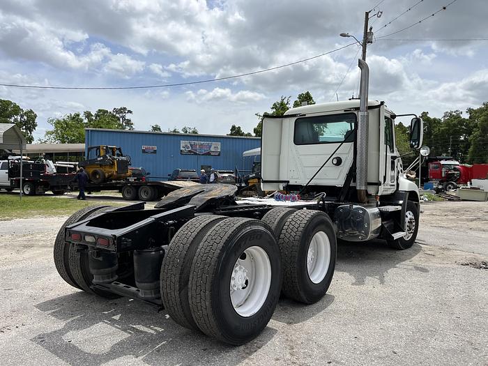 Used 2013 Mack Pinnacle CXU613 Day Cab Road Tractor
