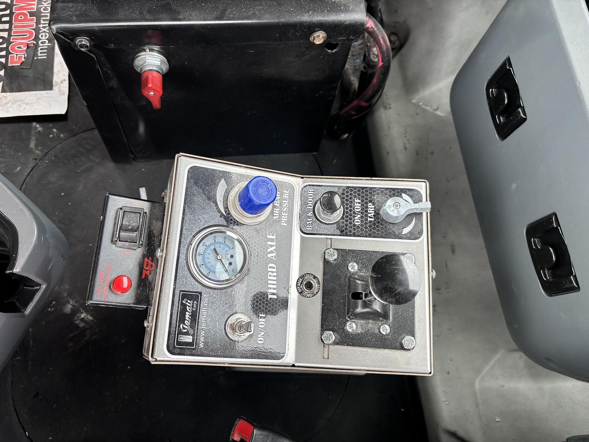 Used 2011 KW T800 Tandem-Axle with Dual-Steer Front Cab & Chassis #5760