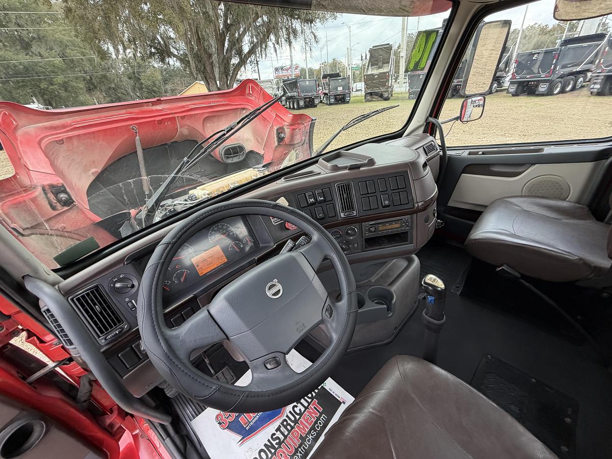 Used 2014 Volvo VHD #5800