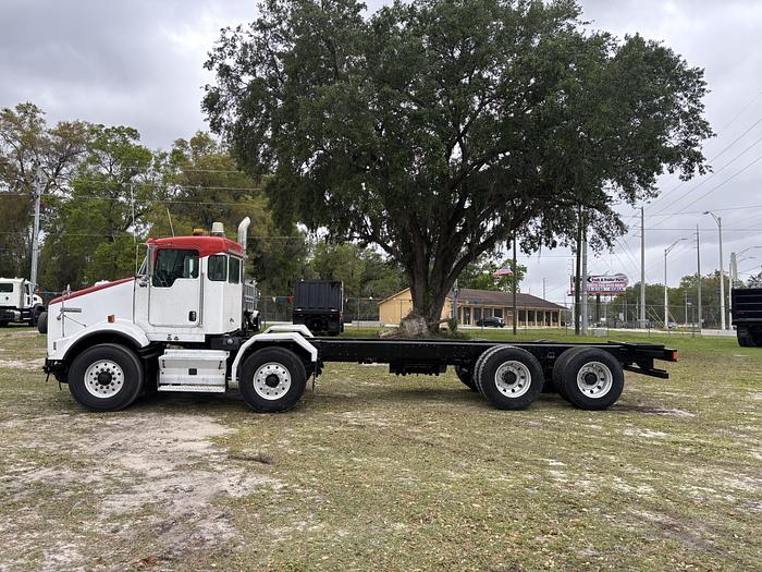 Used 2013 KW T800 Tri-Axle Cab & Chassis